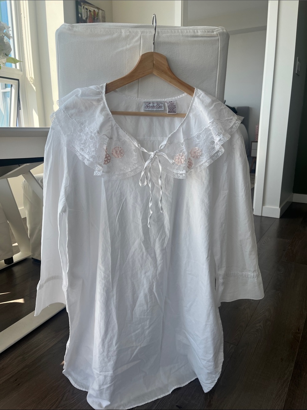 100% cotton White Lace Tie-Neck Women's nightgown